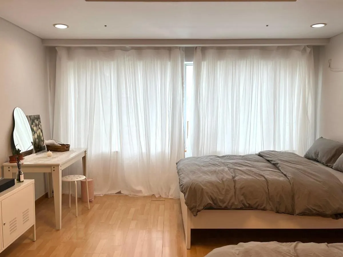 Hongik Univ Station Exit 1 Apartment Seoul