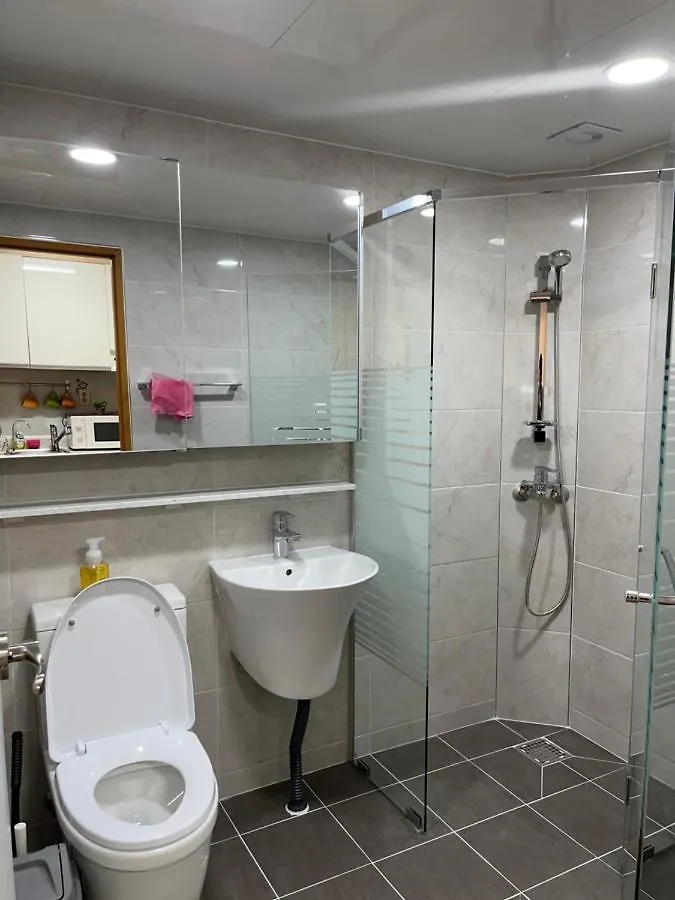 Appartamento Hongik Univ Station Exit 1 Seul